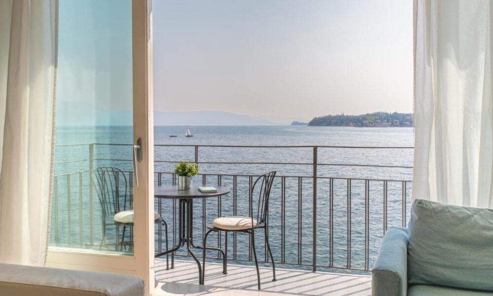 Luxury Apartment in Lakeview
