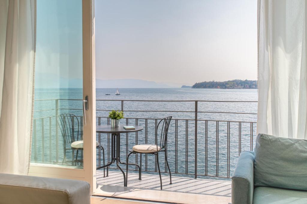 Luxury Apartment in Lakeview